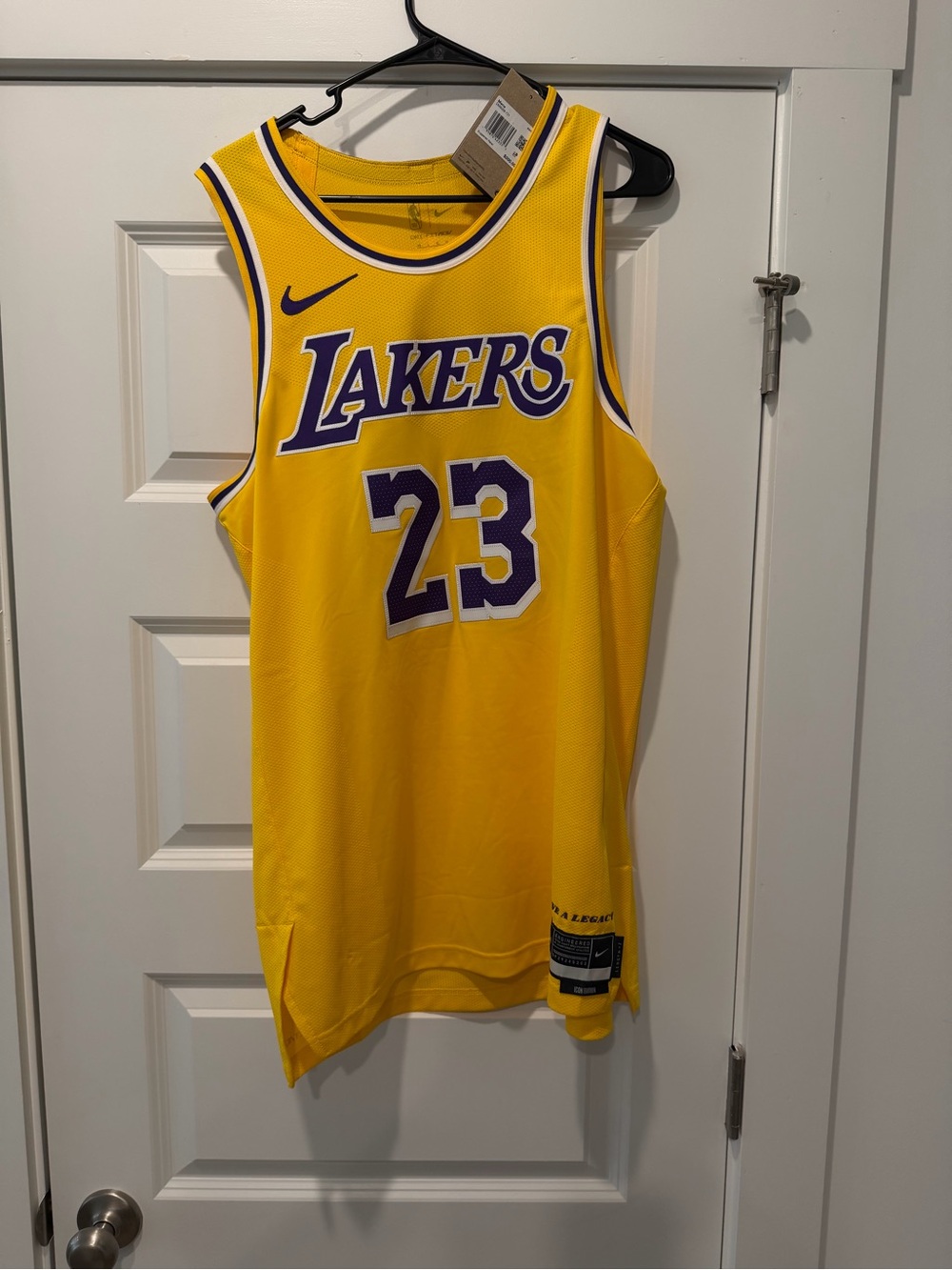 LeBron James Lakers Nike Authentic Jersey Gold #23 Size 48 - Picture 8 of 13